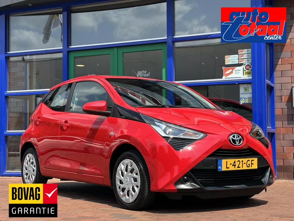 Toyota Aygo 1.0 VVT-i x-play |Lage tellerstand | Automaat | Apple Carplay/Android Auto